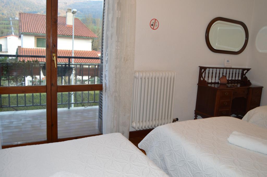 Pension El Peregrino Larrasoana Экстерьер фото